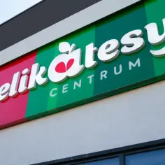 Logo Delikatesy Centrum. Wygodna aplikacja ułatwia zakupy.