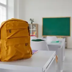 Czy nauczyciel ma prawo przeszukać plecak ucznia? Oto, co musisz wiedzieć