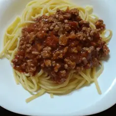 Proste spaghetti z gotowym sosem - smacznie i bez wysiłku