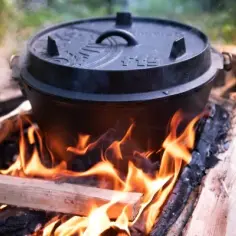 Jaki garnek na ognisko wybrać? Porównanie garnków do gotowania