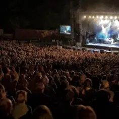 Koncerty w amfiteatrze doliny charlotty: Muzyka pod gwiazdami