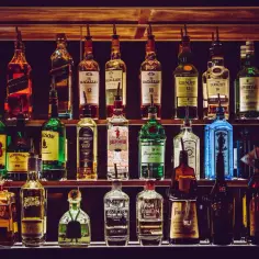 W Dubaju można pić alkohol, co widać na półkach pełnych whisky, ginu i tequili.