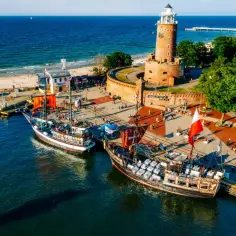 Kołobrzeg latarnia – ile schodów musisz pokonać, aby wejść na szczyt?