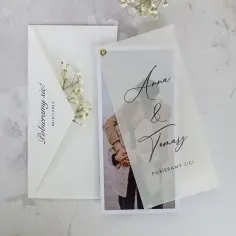 Na jakim papierze drukować zaproszenia, aby wyglądały profesjonalnie?