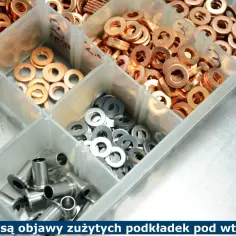 Pojemnik z przegródkami zawiera miedziane i metalowe podkładki regulacyjne wtryskiwaczy.