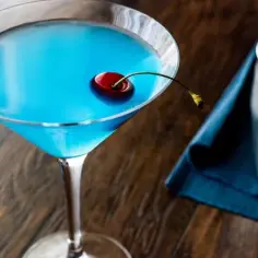 Przepis na drink Blue Moon – klasyczny koktajl pełen smaku