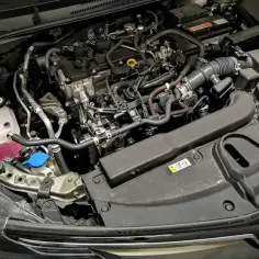 Silnik 1.5 VVT-i 125 KM. Opinie o jego pracy są pozytywne, ceniony za niezawodność i oszczędność.
