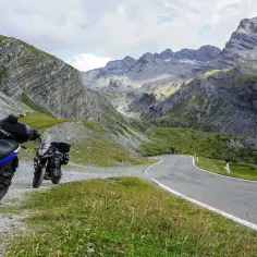 Najlepsze trasy motocyklowe w Austrii: emocjonujące przejażdżki i widoki