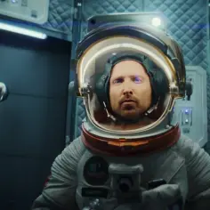 Recenzja serialu Black Mirror 2023 - technologia przyszłości w krzywym zwierciadle