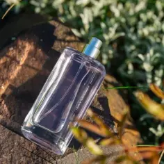 Perfumy na skórę czy ubranie – które lepiej utrzymują zapach?