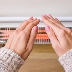 Czy grzejnik elektryczny pobiera dużo prądu? Sprawdź, co wpływa na zużycie