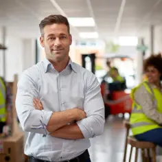 Czym się różni logistyk od spedytora? Kluczowe różnice i zadania