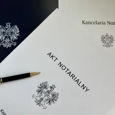 Ile bierze notariusz za akt notarialny? Sprawdź koszty i opłaty