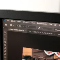 Na ekranie komputera widać pasek menu programu graficznego. W polu "2:3 (4:6)" widnieje liczba 3, sugerując format 30x40.