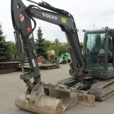 Ile kosztuje wynajem koparki bez operatora? Sprawdź ceny i oszczędź!