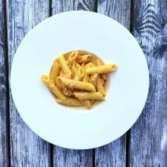 Penne salmone – łatwy przepis na wyjątkowe danie z łososiem