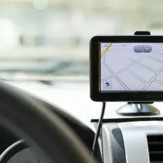 Najlepsze miejsca montażu anteny GPS do nawigacji w samochodzie