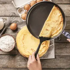 Dlaczego naleśniki przywierają do patelni i jak tego uniknąć?