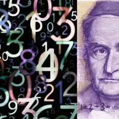 Wizerunek przedstawia portret mężczyzny na banknocie oraz rozmyte liczby całkowite od 1 do 100.