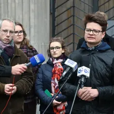 Akcja Demokracja: Jak ta organizacja zmienia Polskę na lepsze