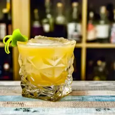Kwaśny orzeźwiający drink – przepisy na idealne letnie napoje