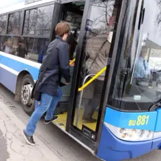 Jak dojechać do osiedla szkolnego w Krakowie - najlepsze trasy i transport