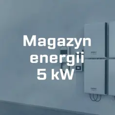 Nowoczesny magazyn energii 5 kW, składający się z czterech modułów, gotowy do przechowywania czystej energii.