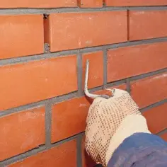 Czym uszczelnić pęknięty komin? Skuteczne metody naprawy i porady
