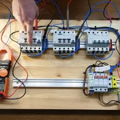 Jak podłączyć bezpiecznik różnicowy bez błędów i zagrożeń elektrycznych
