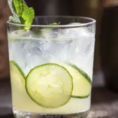 Zielony drink z ginem: najlepsze przepisy na orzeźwiające koktajle