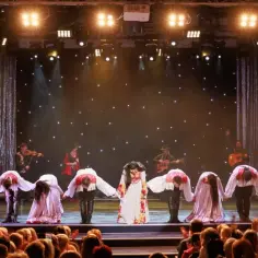 Ile trwa przedstawienie w teatrze? Odkryj zaskakujące fakty o czasie trwania