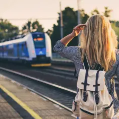 Gdzie pociągiem nad morze? Najlepsze połączenia i porady na lato