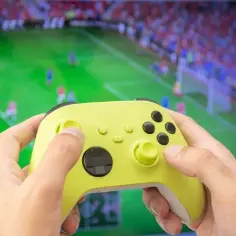 Jak sparować pada Xbox One z konsolą i komputerem - proste kroki