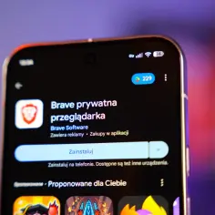 Ekran telefonu z ikoną i nazwą "Brave prywatna przeglądarka". Obok przycisk "Zainstaluj".