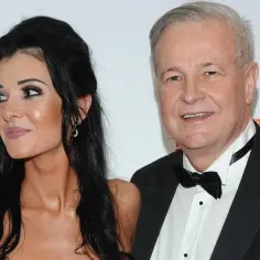 Apoloniusz Tajner z żoną. Wiek Apoloniusza Tajnera nie jest widoczny, ale widać jego uśmiech.