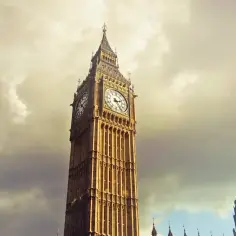 Big Ben w Londynie. Zastanawiasz się, ile trwa lot do Londynu z Katowic?