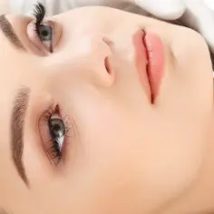 Czy botox jest bezpieczny? Poznaj skutki uboczne i przeciwwskazania