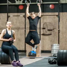 Crossfit czy warto? Odkryj korzyści i wyzwania tego treningu