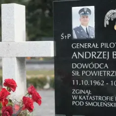 Czy generał Błasik był w kokpicie? Kontrowersje i dowody w sprawie
