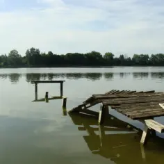 Jezioro Modzerowskie - malowniczy zakątek na Pojezierzu Kujawskim dla każdego