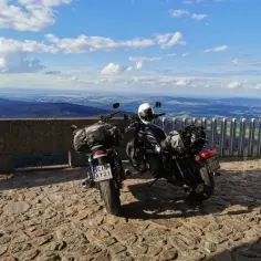 Najlepsze trasy motocyklowe w Czechach: bezpieczne i malownicze szlaki dla motocyklistów
