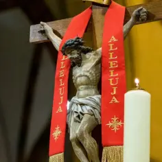 Ile trwa msza rezurekcyjna? Zaskakujące fakty o jej czasie trwania