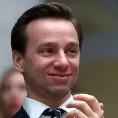 Czy Bosak ma studia? Odkryj, dlaczego nie ukończył żadnego kierunku