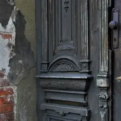 Kiedy budynek staje się zabytkiem? Poznaj kluczowe kryteria i proces