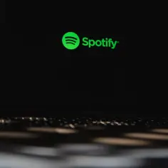 Ile Spotify płaci za 1000 wyświetleń? Fakty, które zaskakują artystów