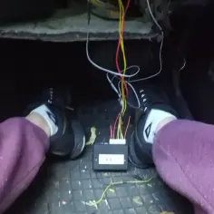 Gdzie jest sterownik centralnego zamka BMW E39? Znajdź go łatwo!