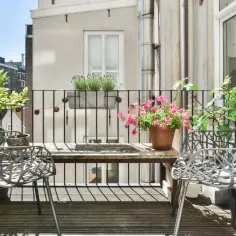 Jak zacienić balkon - skuteczne metody na przyjemny cień w upalne dni