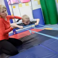 Integracja sensoryczna: Jak pomóc dziecku? Objawy, terapia, koszty