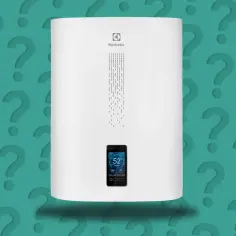 Biały bojler Electrolux z cyfrowym wyświetlaczem pokazującym 52°C, na tle zielonych znaków zapytania.