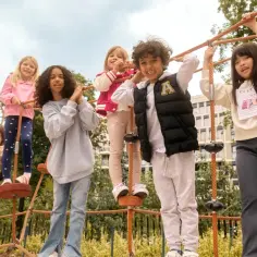 Ciepła bluza dla dziewczynki – najlepsze modele na chłodne dni